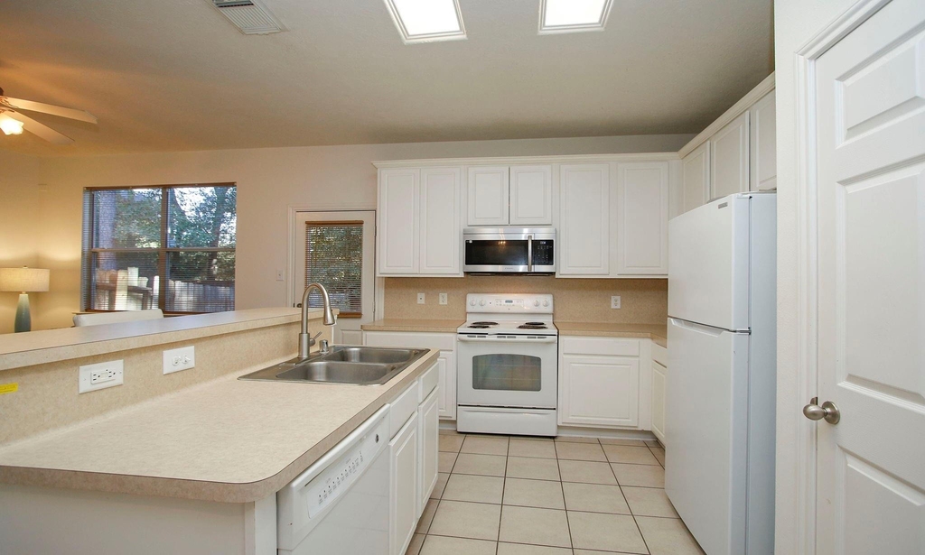 191 N Burberry Park Circle - Photo 8