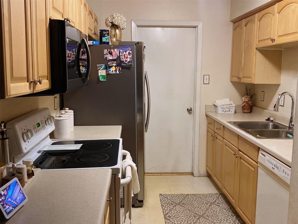 10022 Bell Towne Drive - Photo 2