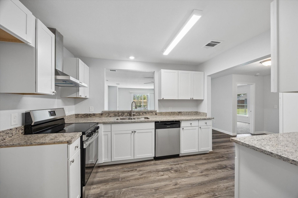 705 Westshire Drive - Photo 4