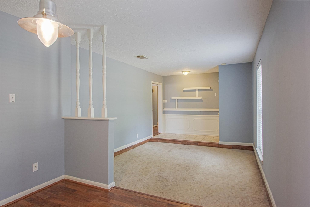 9710 Springmont - Photo 4