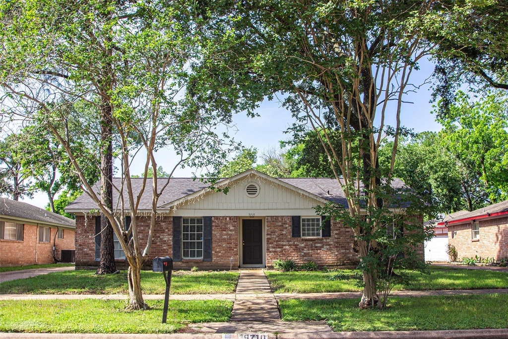 9710 Springmont - Photo 0