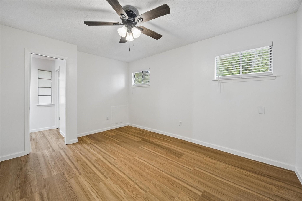 1600 Hazelwood - Photo 11