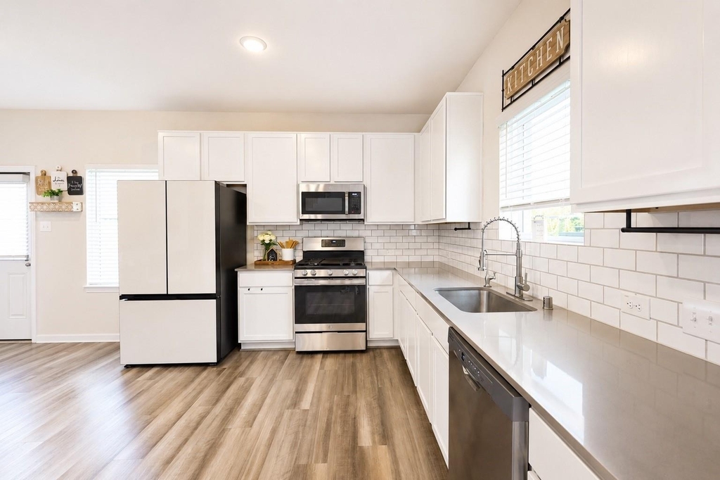 11012 32nd Avenue N - Photo 12