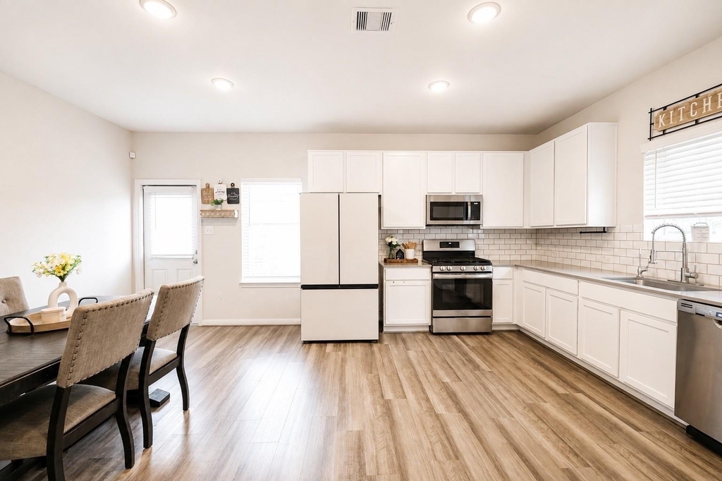 11012 32nd Avenue N - Photo 13