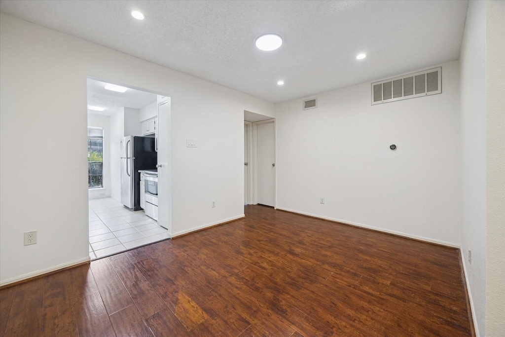 2120 El Paseo Street - Photo 3