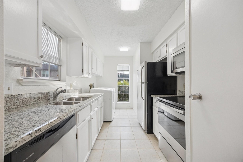 2120 El Paseo Street - Photo 0