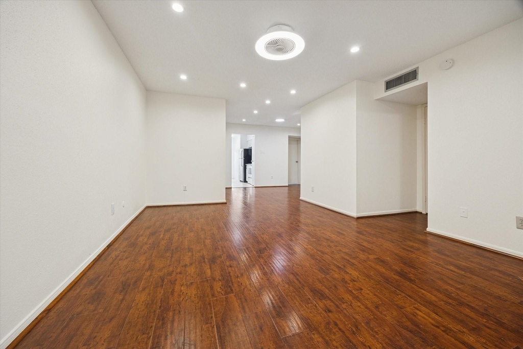 2120 El Paseo Street - Photo 2