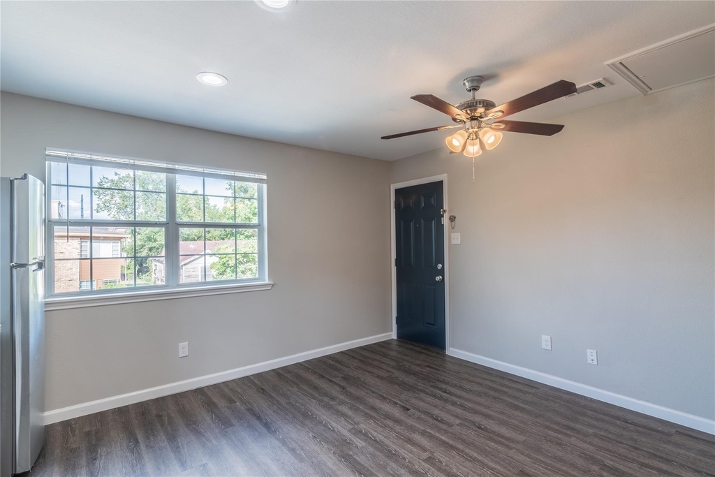 3102 Wentworth Street - Photo 4
