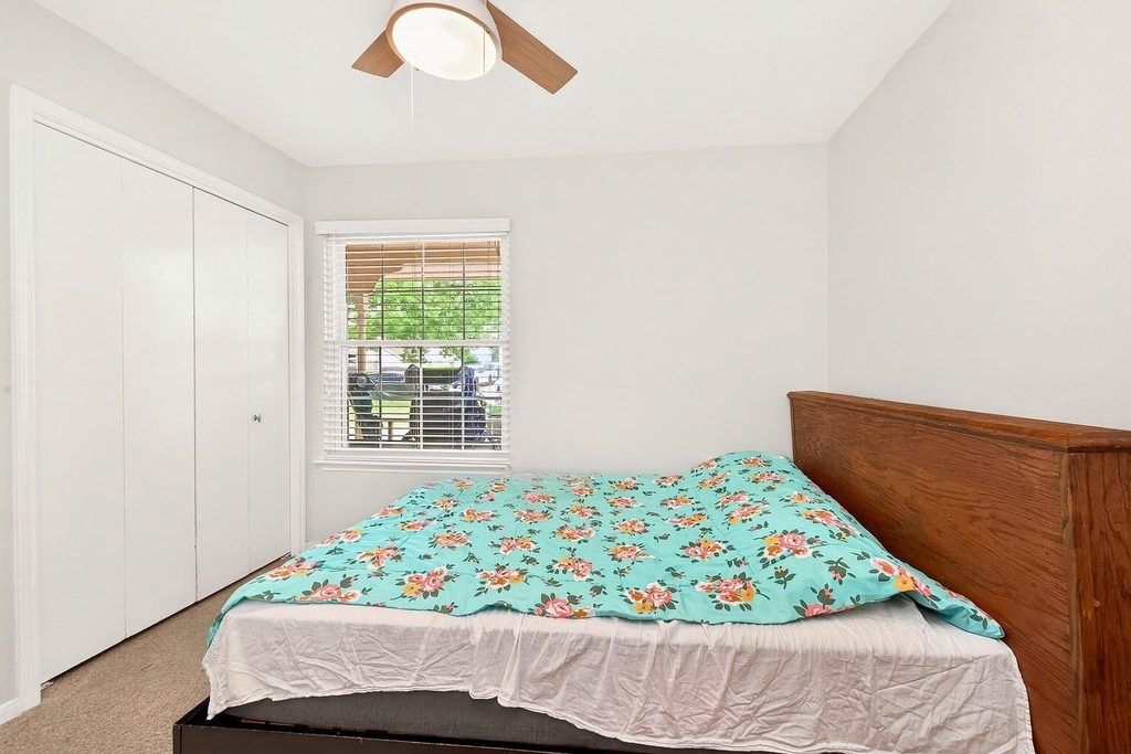 15343 Meadow Village Drive - Photo 12