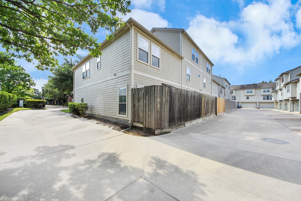 943 W Heights Hollow Lane - Photo 22