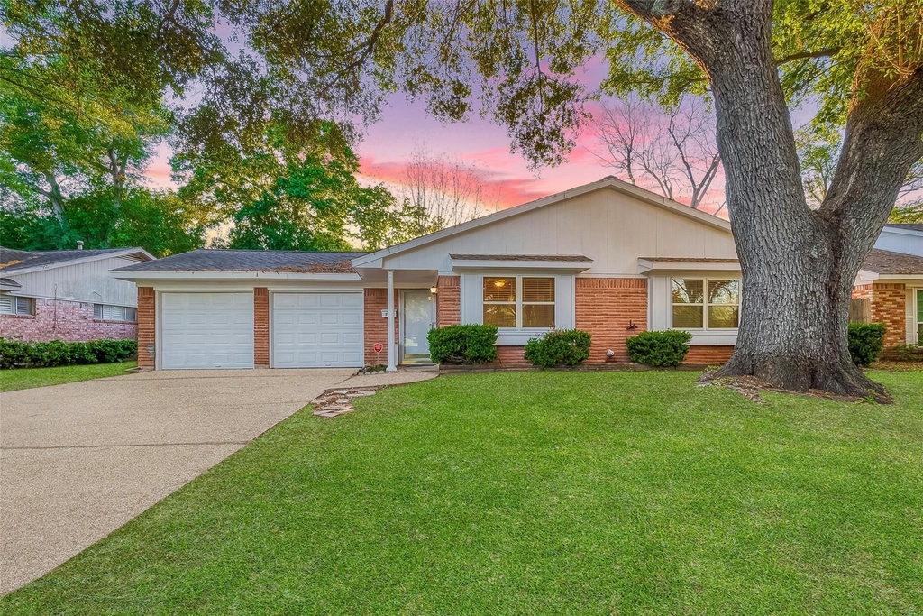 722 Venice Street - Photo 0