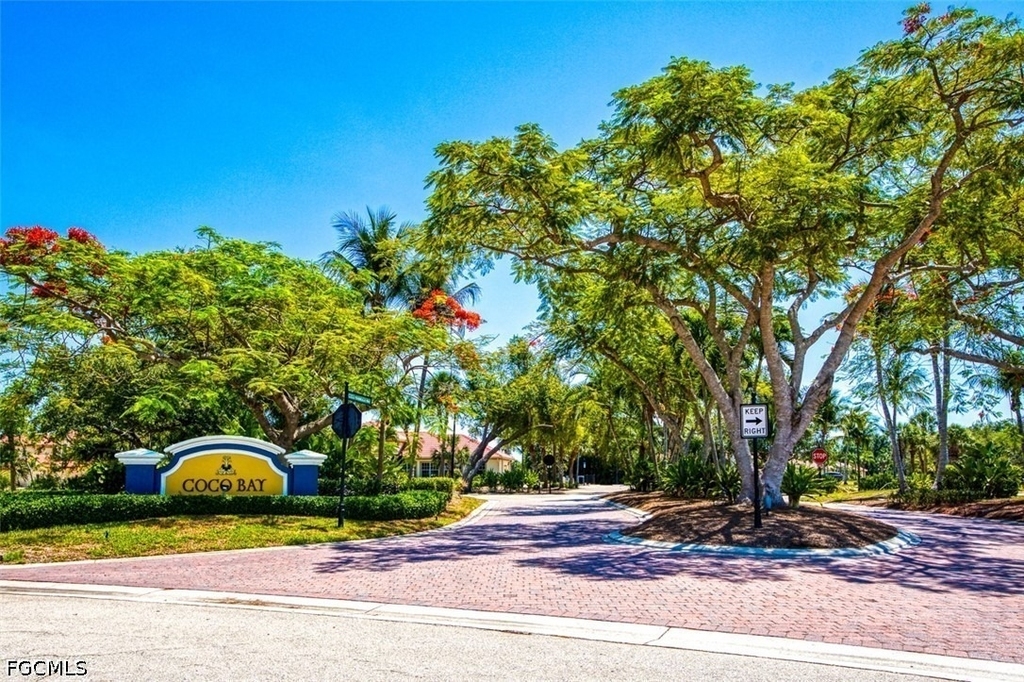 11001 Sea Tropic Lane - Photo 20