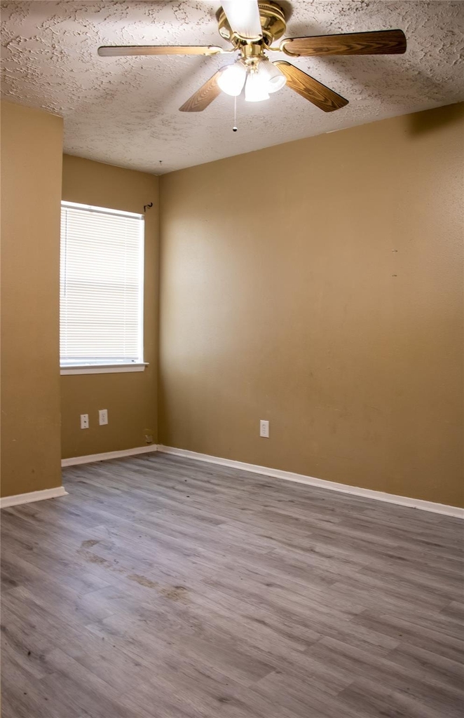 8215 Lone Bridge Lane - Photo 7