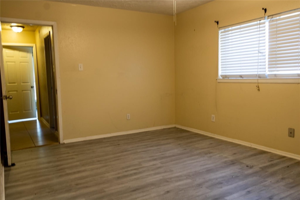 8215 Lone Bridge Lane - Photo 8