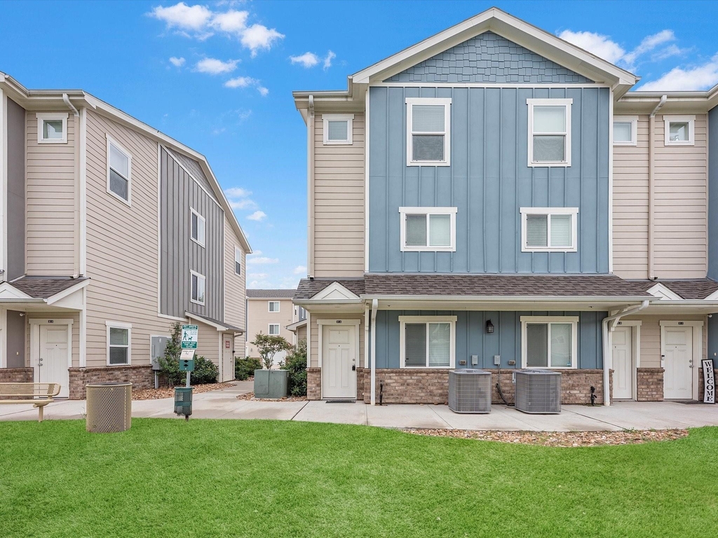 21155 Gosling Road - Photo 0