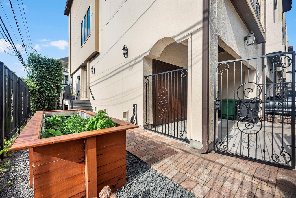 1102 W 15th 1/2 Street - Photo 1
