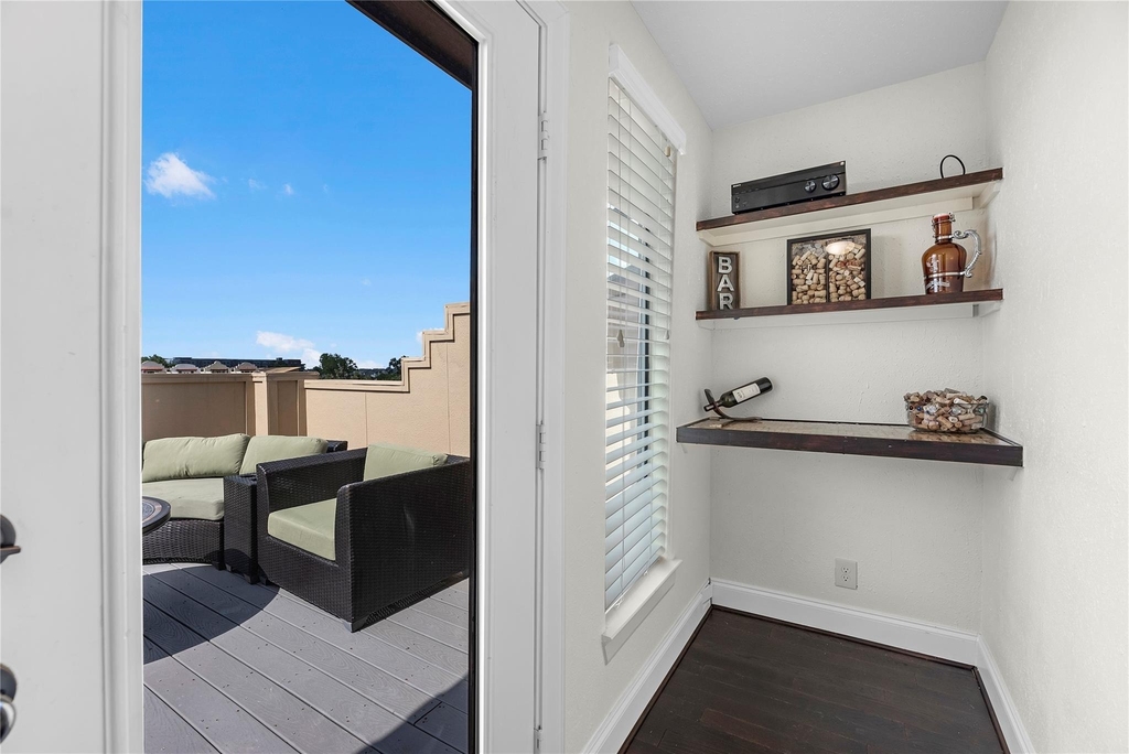 1102 W 15th 1/2 Street - Photo 29