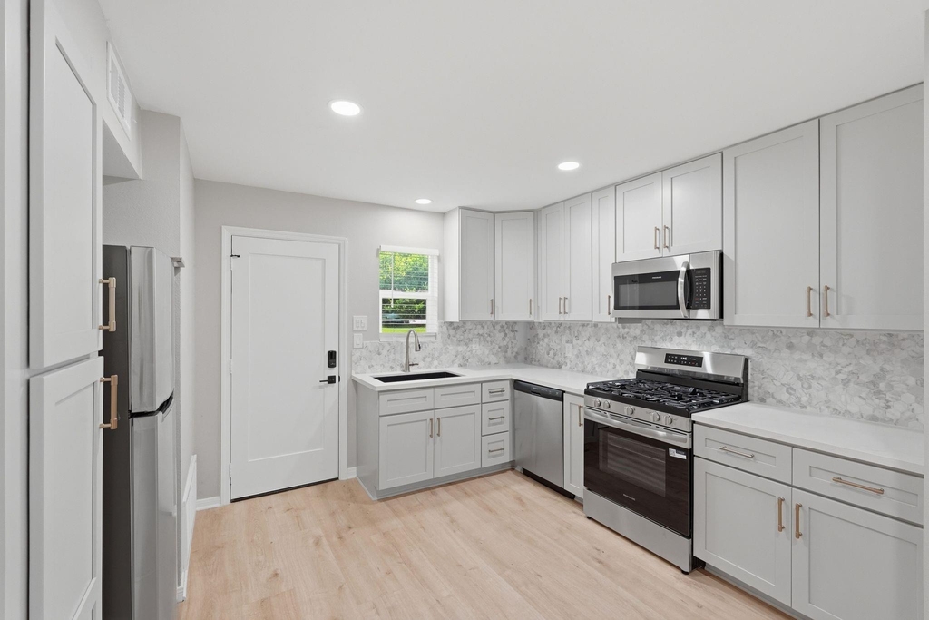 1919 20th Street - Photo 33
