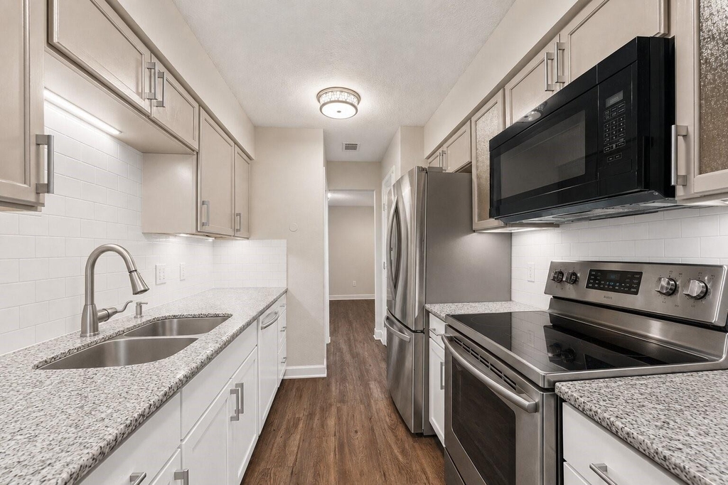 1107 Country Place Drive - Photo 4