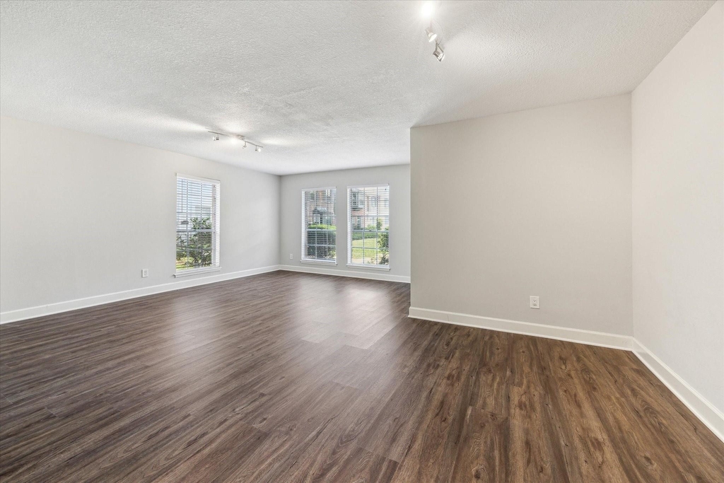 1107 Country Place Drive - Photo 3
