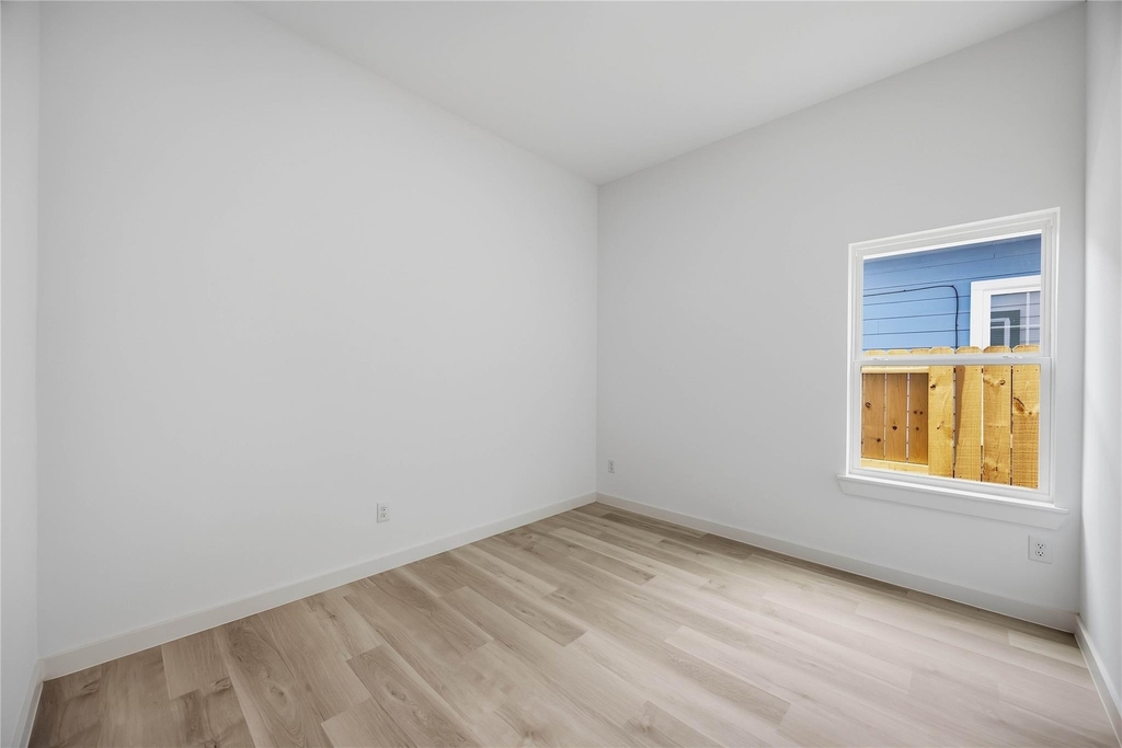 331 Delaware St - Photo 15