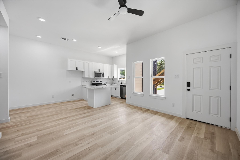 331 Delaware St - Photo 3