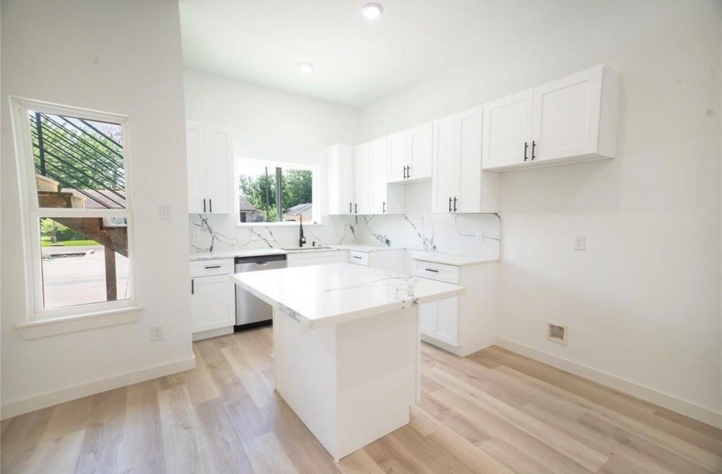 333 Delaware St - Photo 4