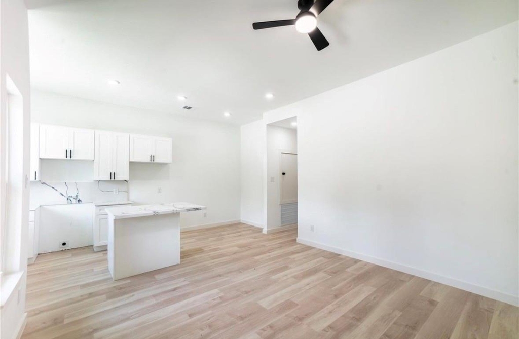 333 Delaware St - Photo 2