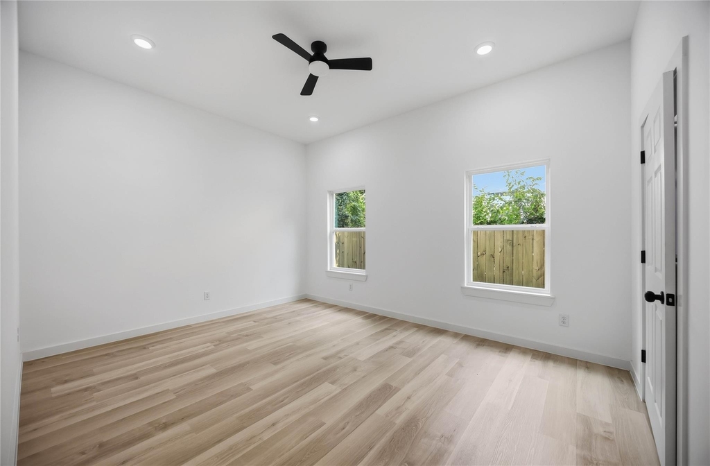 331 Delaware St - Photo 10