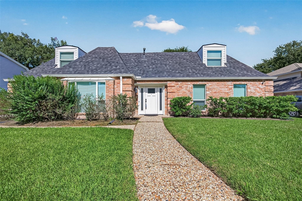 919 Longview Drive - Photo 0