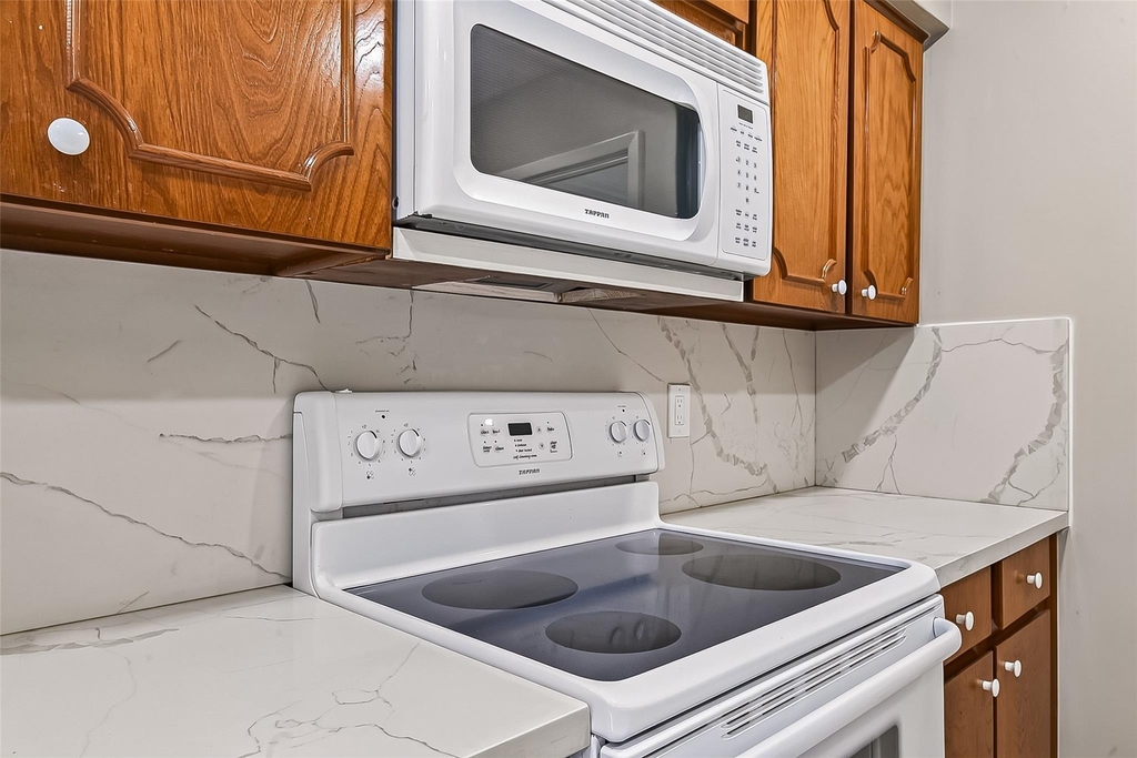 6649 De Moss Drive - Photo 14