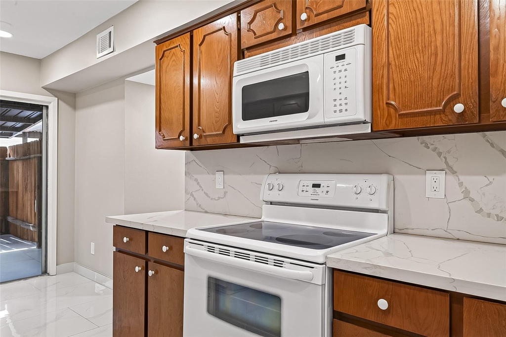 6649 De Moss Drive - Photo 10
