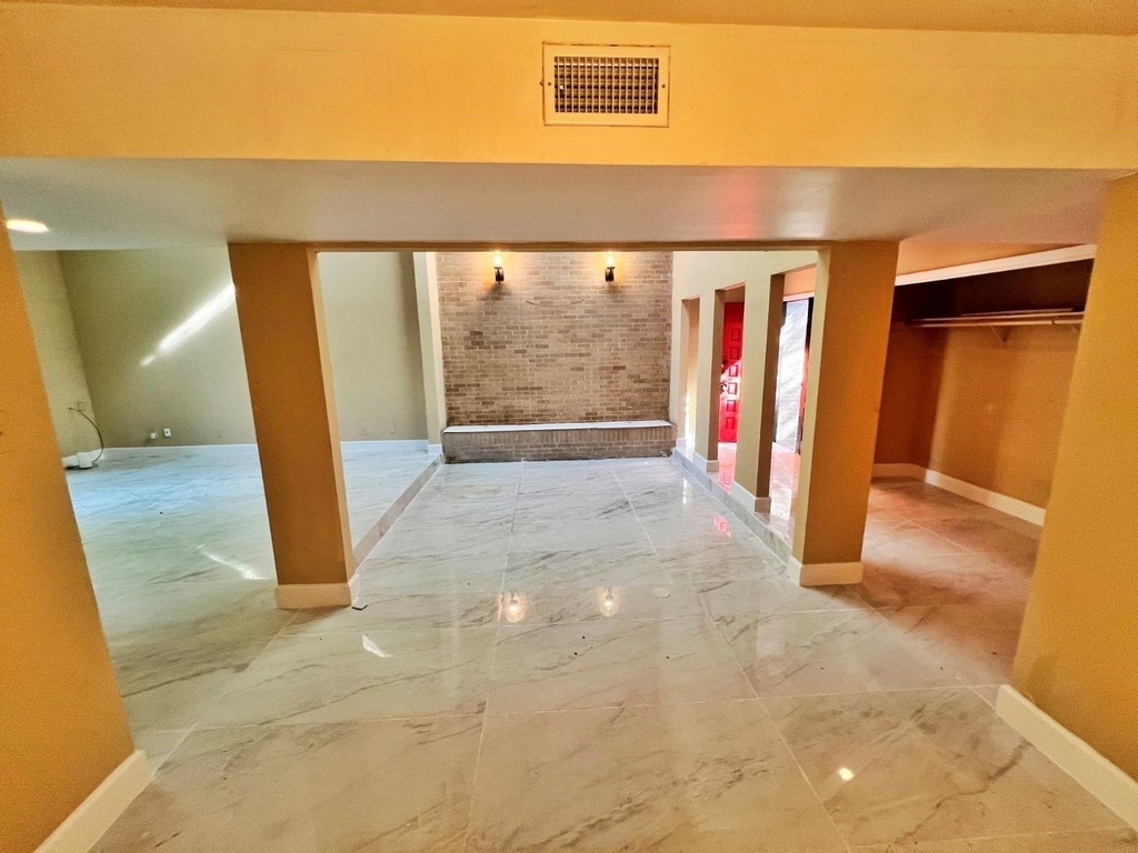 4560 Bellaire Boulevard - Photo 2