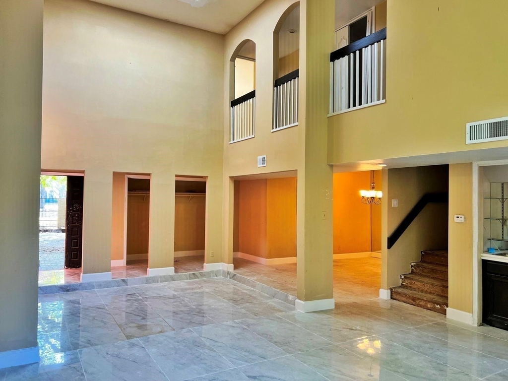 4560 Bellaire Boulevard - Photo 1