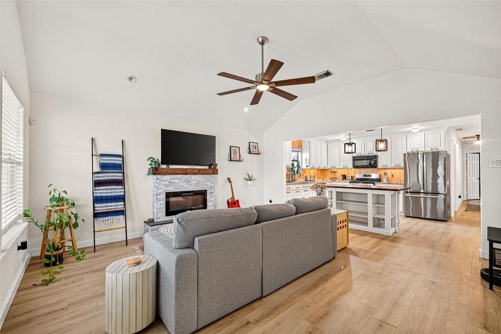 1314 E 34th Street - Photo 2
