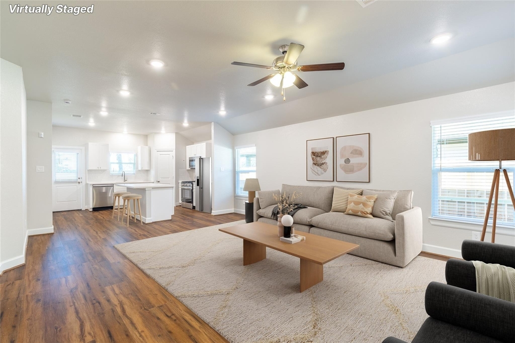 815 Roosevelt - Photo 3