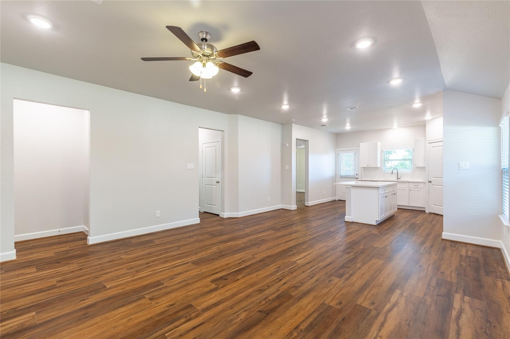815 Roosevelt - Photo 4