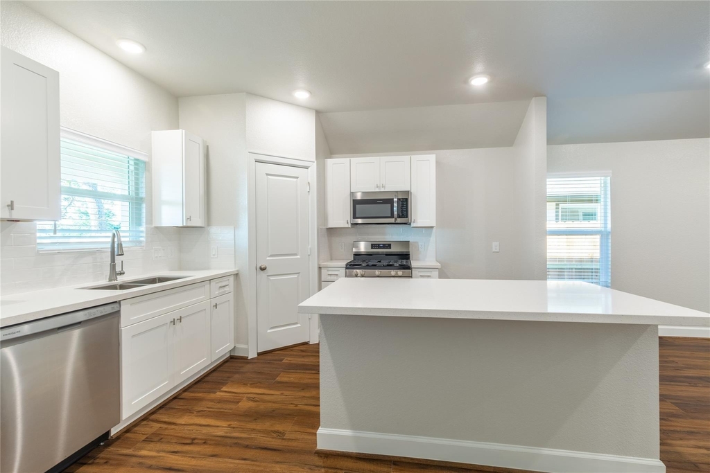 815 Roosevelt - Photo 10