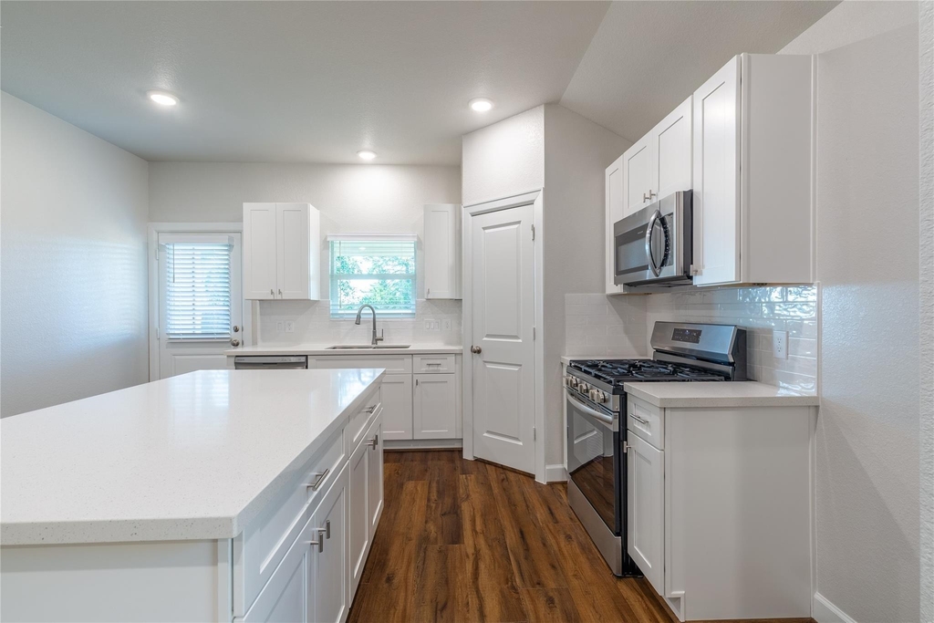 815 Roosevelt - Photo 14