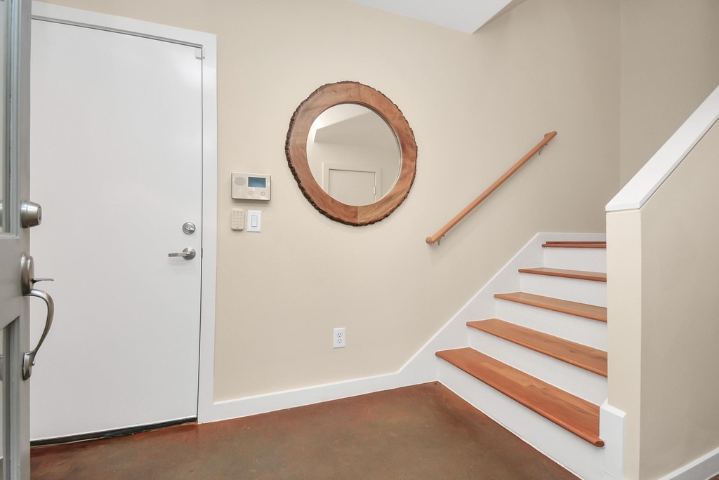 1118 Columbus Street - Photo 3