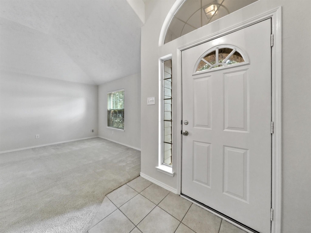 427 Northvalley Drive - Photo 3