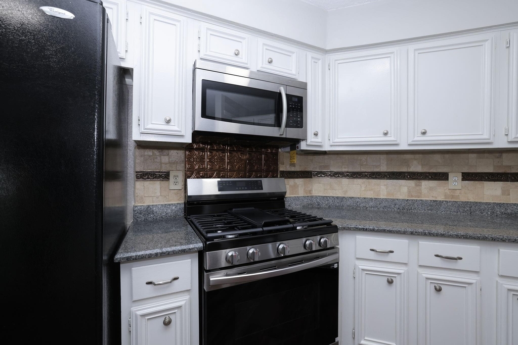 16035 Hollow Rock Drive - Photo 13