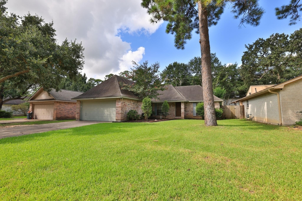 16035 Hollow Rock Drive - Photo 2
