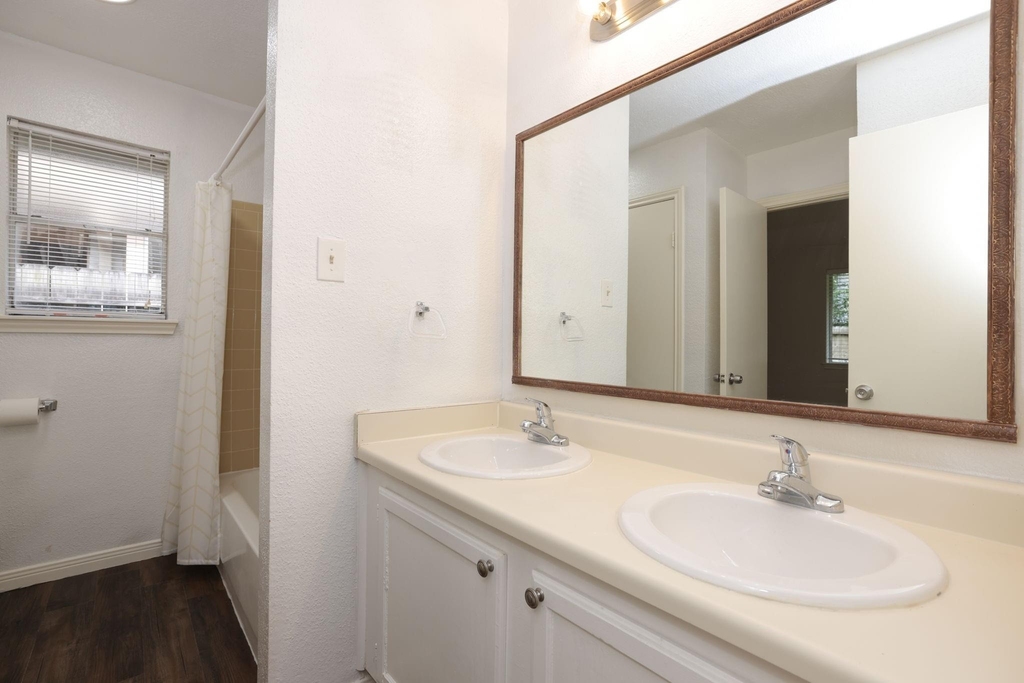 16035 Hollow Rock Drive - Photo 25