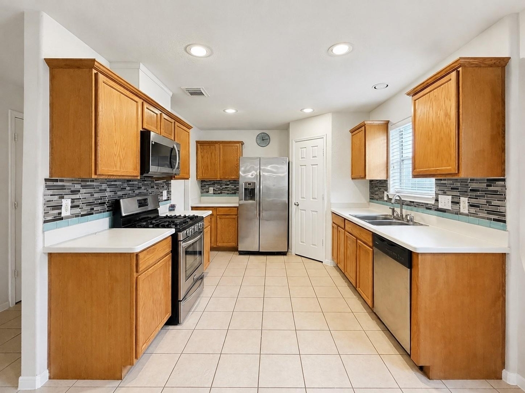 19315 Summer Island Way - Photo 4