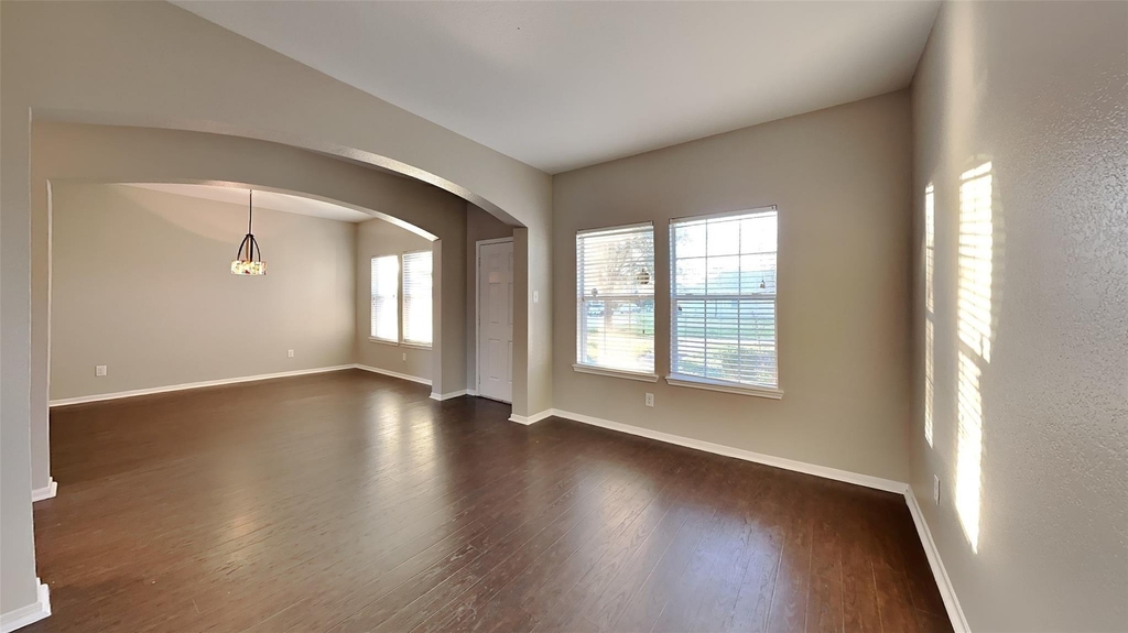 1608 Claremont Garden Circle - Photo 2