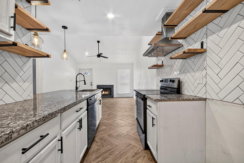 4530 Stanford Court - Photo 2