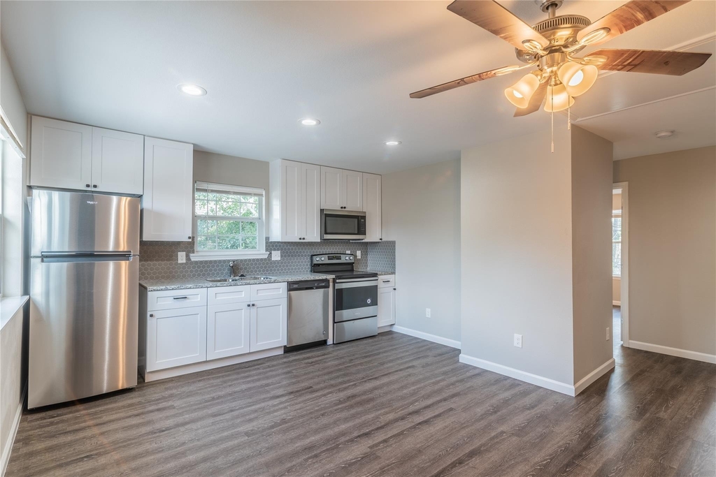 3102 Wentworth Street - Photo 4