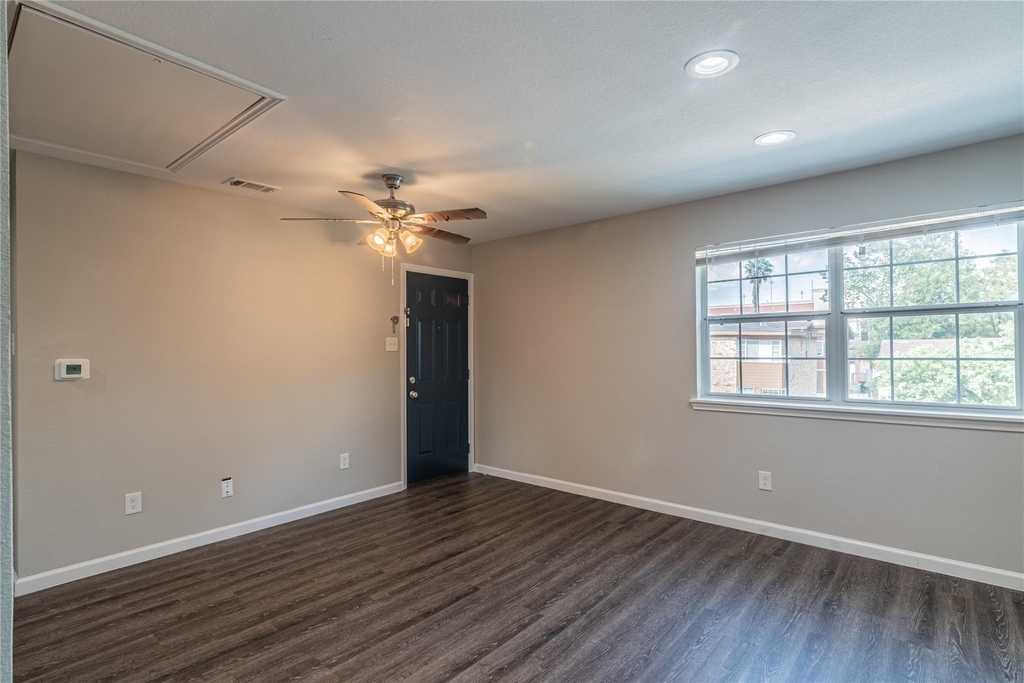 3102 Wentworth Street - Photo 2