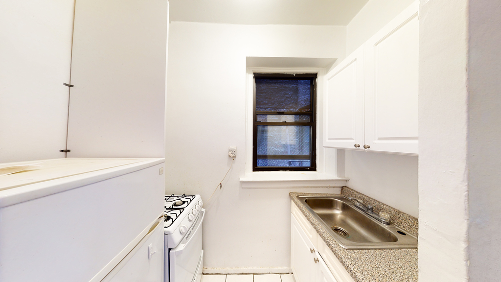 1075 1st Avenue - Photo 2